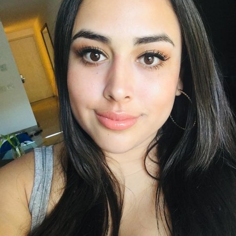 Foto di nudo di fuga di OnlyFans di Angel May