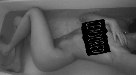 Foto di nudo di fuga di OnlyFans di Asia