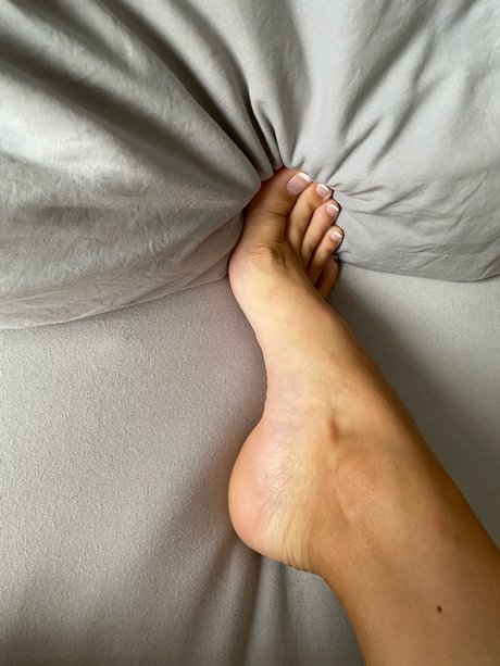 Foto di nudo di fuga di OnlyFans di Lou