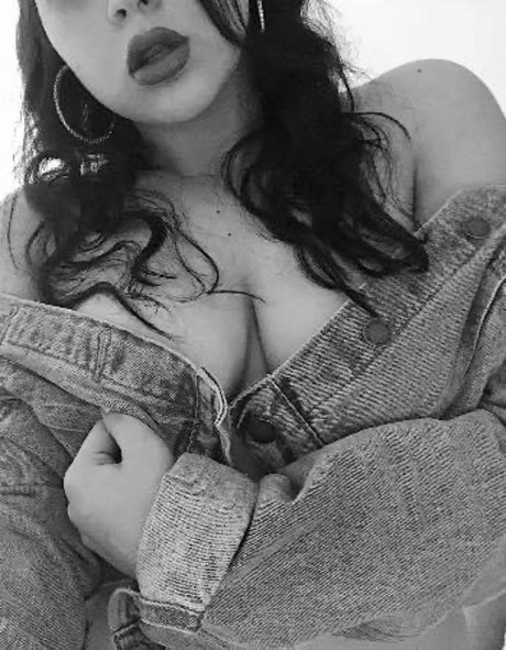 Foto di nudo di fuga di OnlyFans di Monique