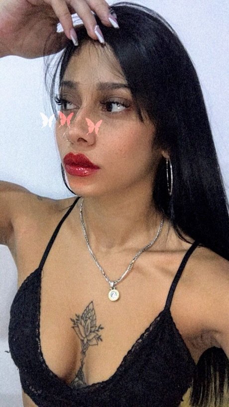 Foto di nudo di fuga di OnlyFans di Cinthia