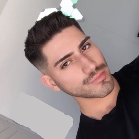 Foto di nudo di fuga di OnlyFans di J