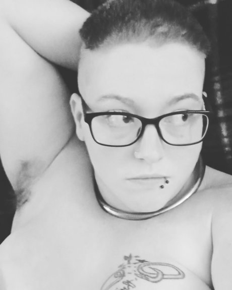 Foto di nudo di fuga di OnlyFans di Bratasaurus