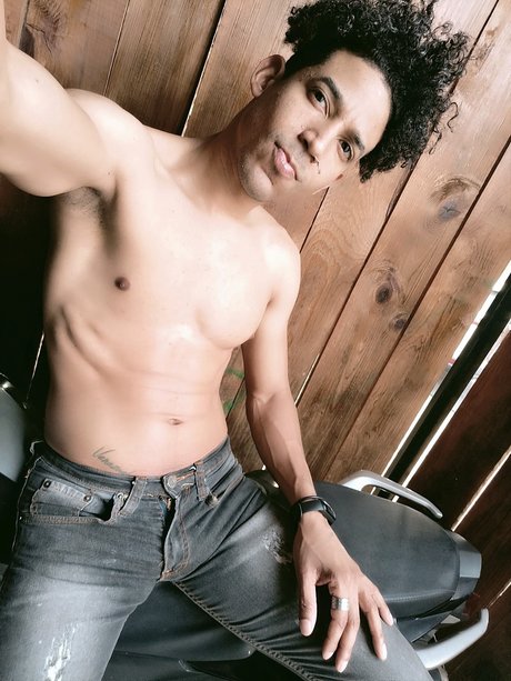 Foto di nudo di fuga di OnlyFans di Amoremorenito