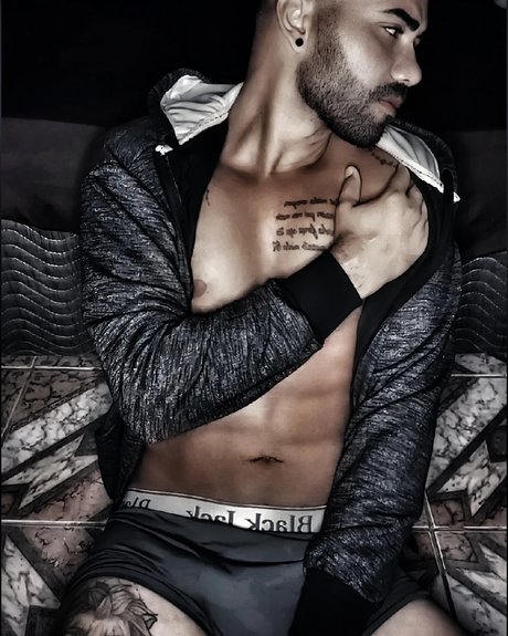 Foto di nudo di fuga di OnlyFans di Lorhan Silva