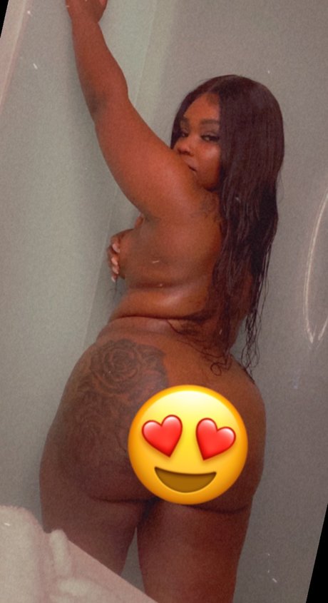 Foto di nudo di fuga di OnlyFans di Paris Lee