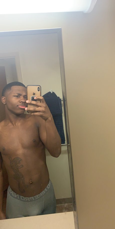 Foto di nudo di fuga di OnlyFans di Tusi