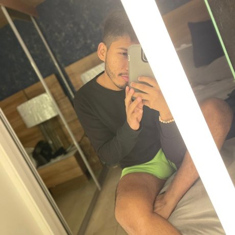 Foto di nudo di fuga di OnlyFans di Francisco Armando Castillo Dubon