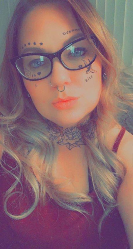 Foto di nudo di fuga di OnlyFans di Allie
