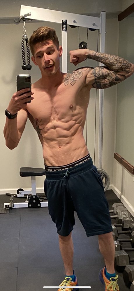Foto di nudo di fuga di OnlyFans di Ivan Hungry