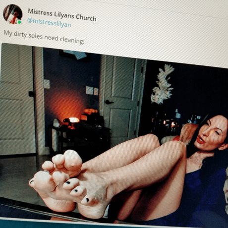 Foto di nudo di fuga di OnlyFans di Mistress Lilyans Church