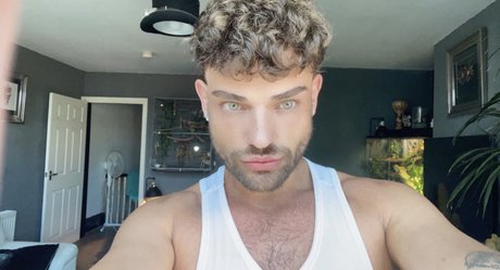 Foto di nudo di fuga di OnlyFans di Lee Michael