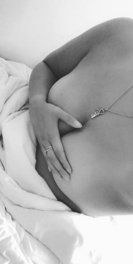 Foto di nudo di fuga di OnlyFans di Isla