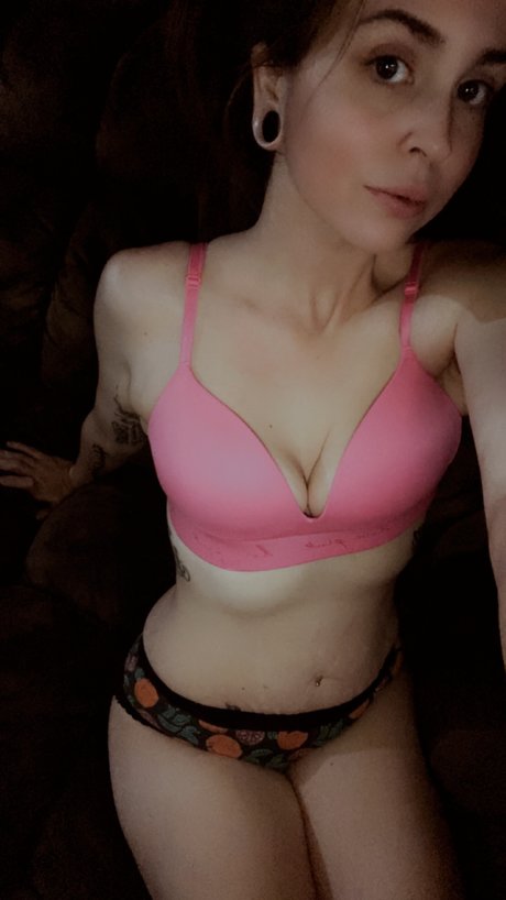 Foto di nudo di fuga di OnlyFans di Katie Allen