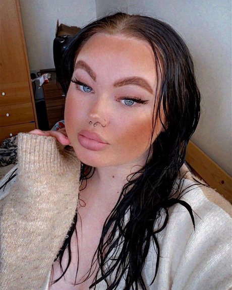 Foto di nudo di fuga di OnlyFans di Lucy Grossett