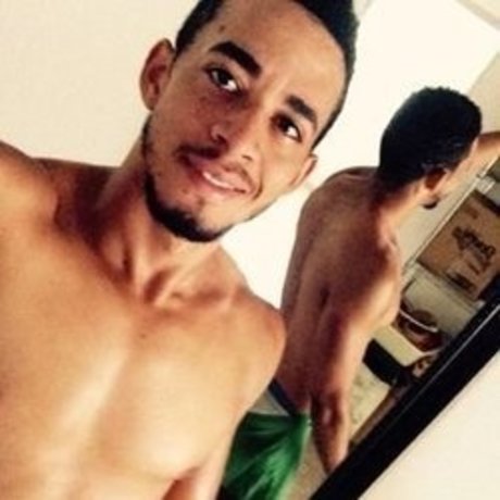 Foto di nudo di fuga di OnlyFans di Oscar Peter