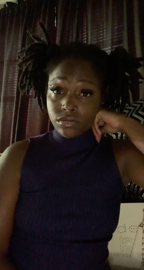 Foto di nudo di fuga di OnlyFans di Dread Head Nyah
