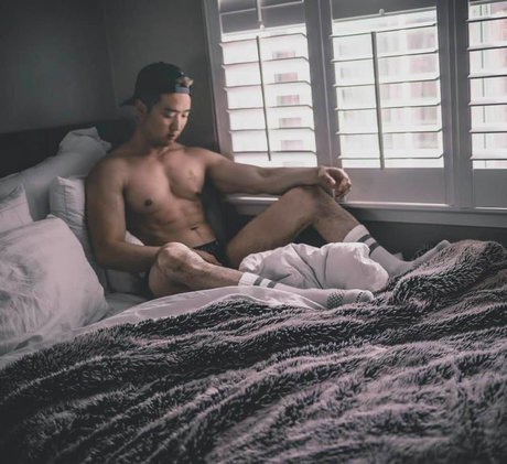 Foto di nudo di fuga di OnlyFans di James
