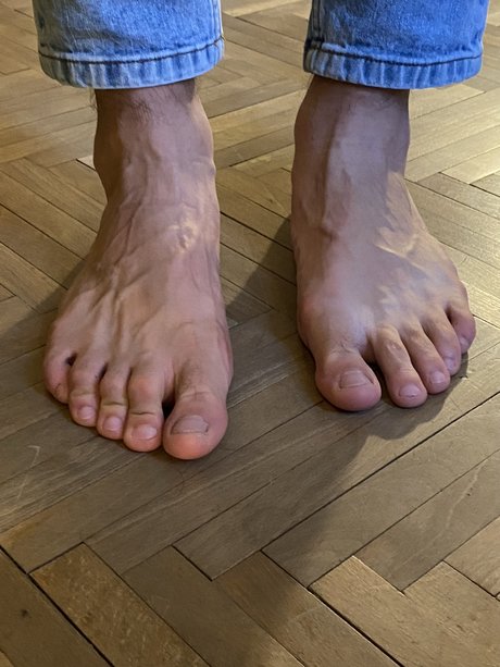 Foto di nudo di fuga di OnlyFans di The Italian Feet Master