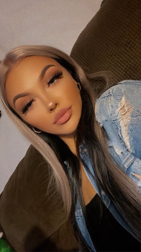 Foto di nudo di fuga di OnlyFans di Mila Magnolia
