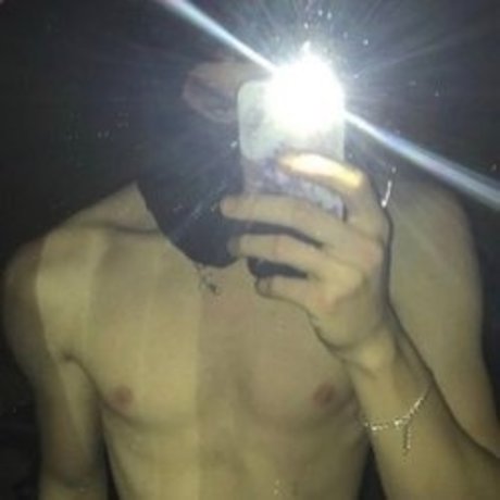Foto di nudo di fuga di OnlyFans di Italiantwink98