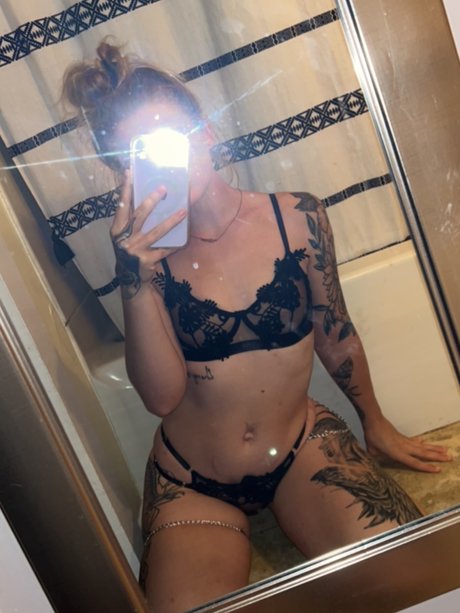 Foto di nudo di fuga di OnlyFans di Hot Cross Buns