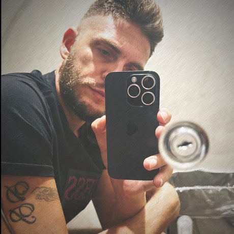 Foto di nudo di fuga di OnlyFans di Italianboybtm