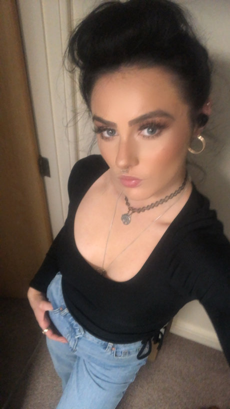 Foto di nudo di fuga di OnlyFans di Nellie