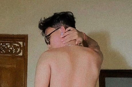 Foto di nudo di fuga di OnlyFans di Nudist Bali