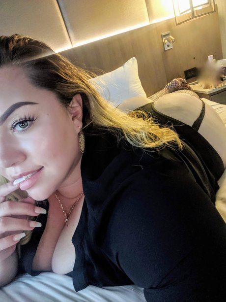 Foto di nudo di fuga di OnlyFans di Sariyah