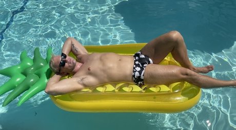 Foto di nudo di fuga di OnlyFans di Kirk