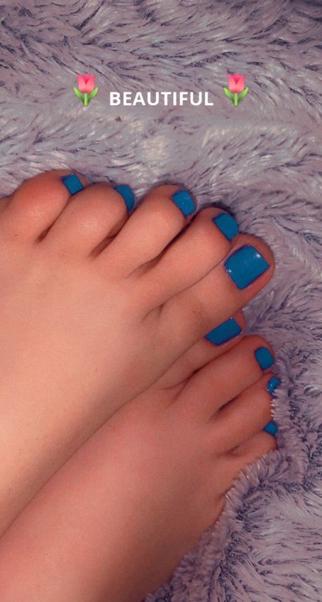 Foto di nudo di fuga di OnlyFans di On Your Little Toes
