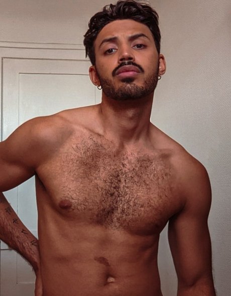 Foto di nudo di fuga di OnlyFans di Ezra Roman