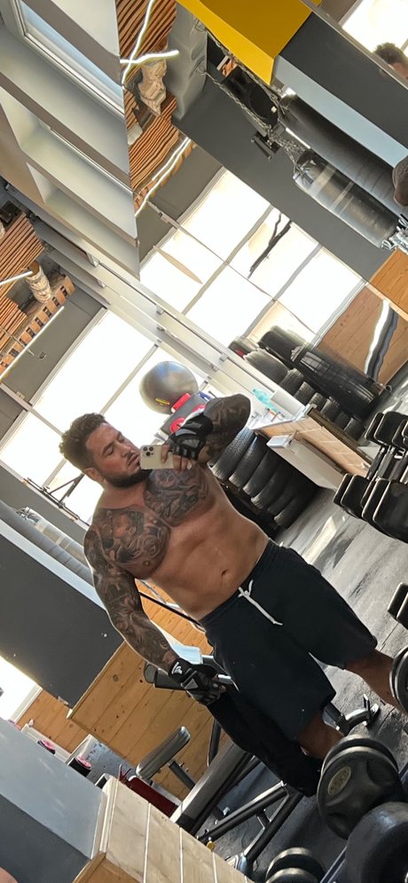 Foto di nudo di fuga di OnlyFans di Costa Costa