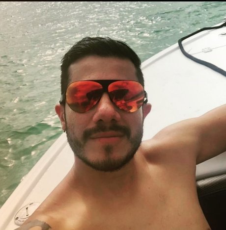 Foto di nudo di fuga di OnlyFans di Fabian