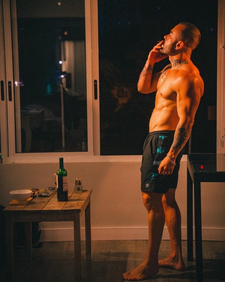 Foto di nudo di fuga di OnlyFans di Phil Karv