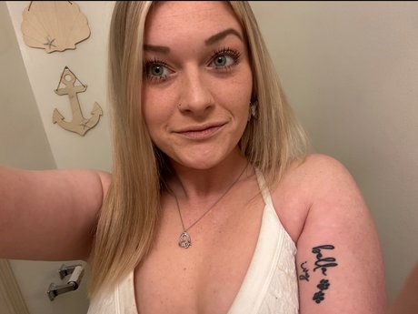 Foto di nudo di fuga di OnlyFans di Hailey