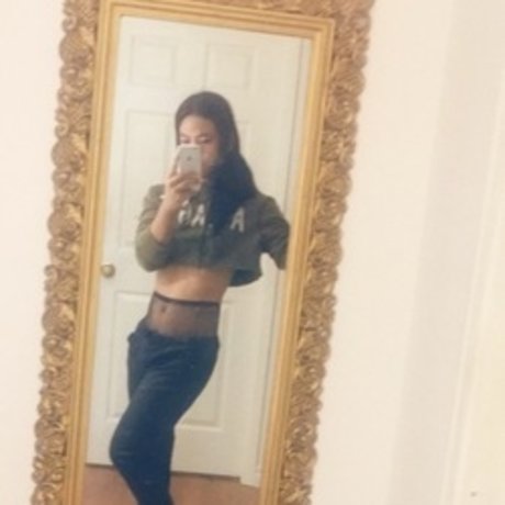 Foto di nudo di fuga di OnlyFans di Atine