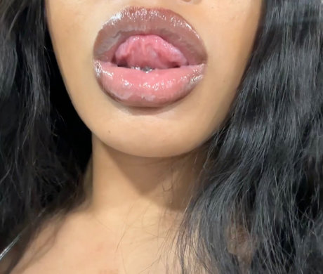 Foto di nudo di fuga di OnlyFans di Bujibuji