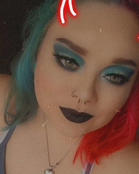 Foto di nudo di fuga di OnlyFans di Lil Red