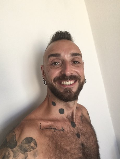 Foto di nudo di fuga di OnlyFans di Mion