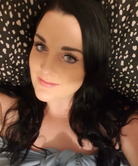 Foto di nudo di fuga di OnlyFans di Girl On Fire