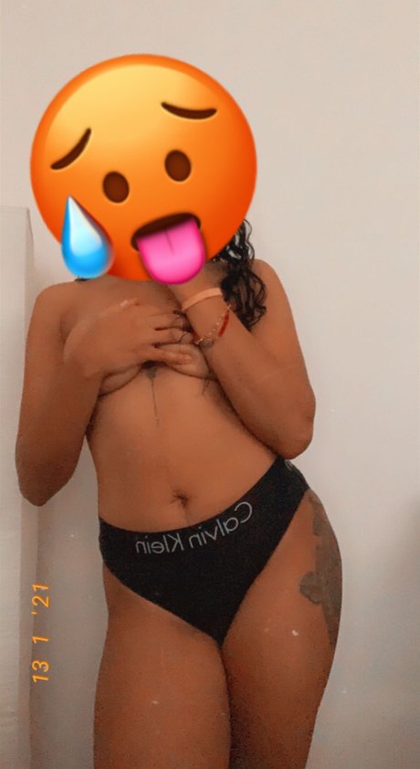 Foto di nudo di fuga di OnlyFans di Ur Dream Latina Come True