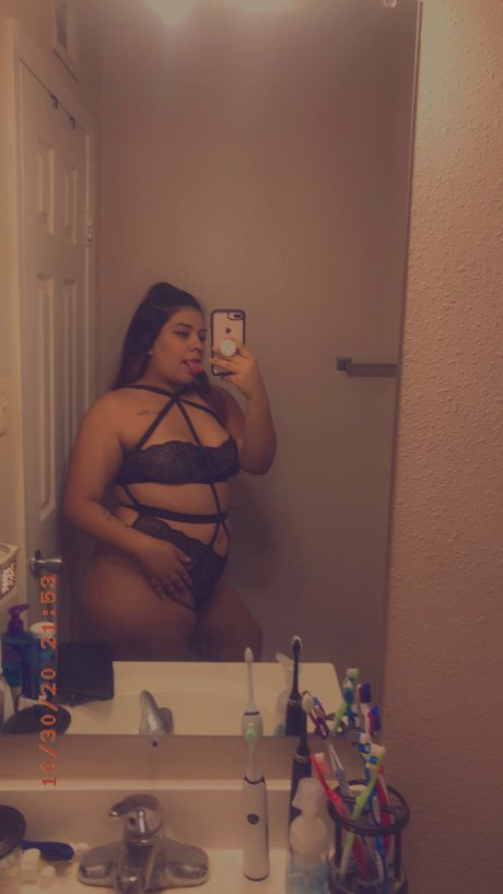 Foto di nudo di fuga di OnlyFans di Renaa