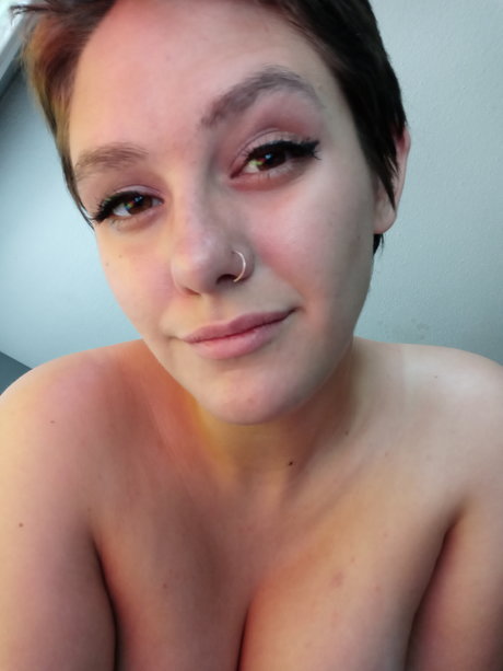 Foto di nudo di fuga di OnlyFans di Raven Nyx