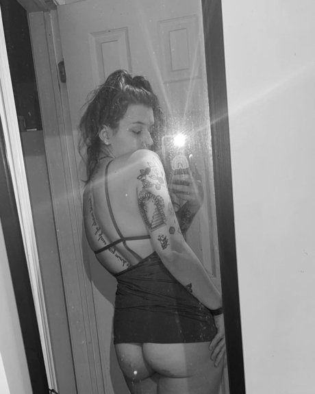 Foto di nudo di fuga di OnlyFans di Genevieve Rose