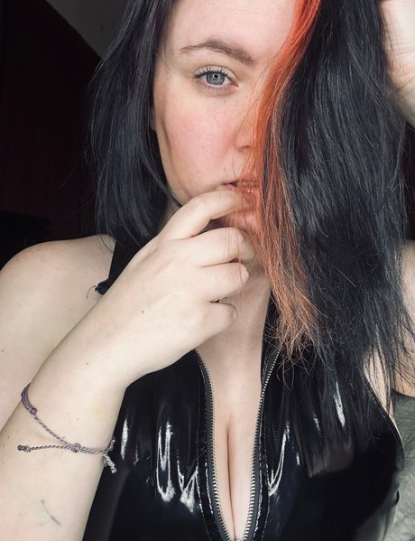 Foto di nudo di fuga di OnlyFans di Ella Holly