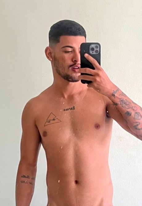 Foto di nudo di fuga di OnlyFans di Italo Montteiro