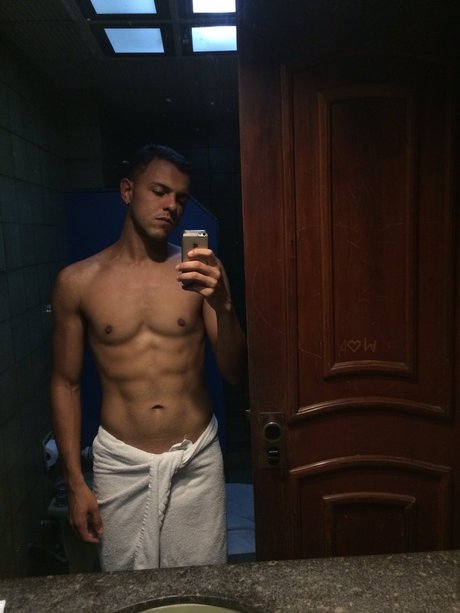 Foto di nudo di fuga di OnlyFans di Ismo Fercoe