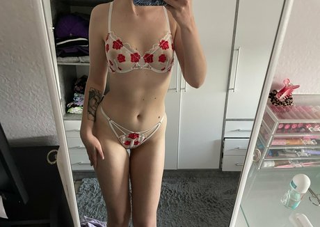 Foto di nudo di fuga di OnlyFans di Lilbloomix
